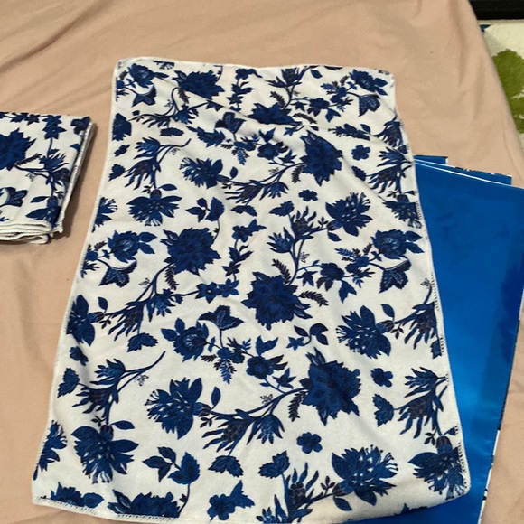 4 Placemats and 4 dishcloths new, never used Blue and white paisley pattern - Picture 6 of 8